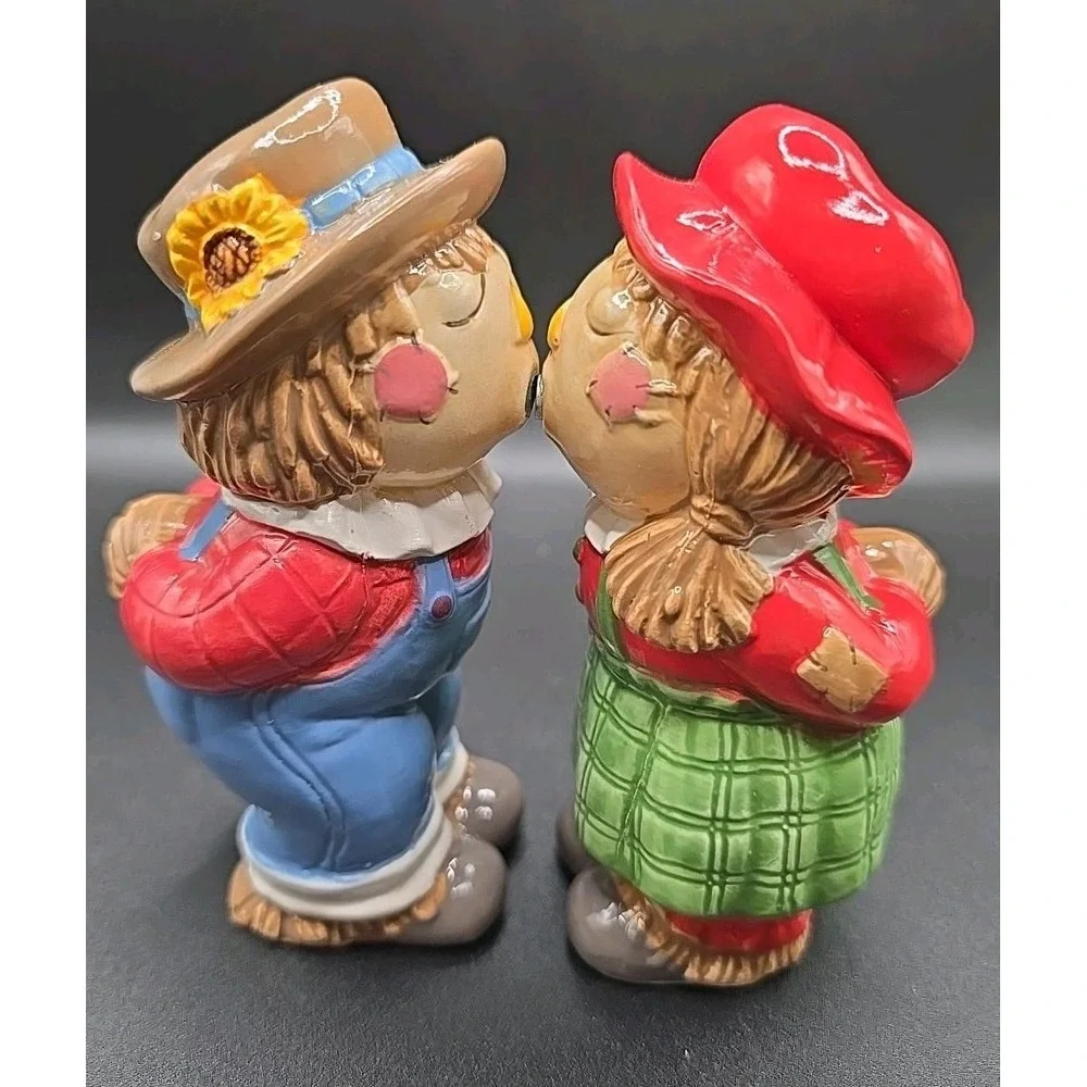 Straw Man Scarecrows Salt Pepper Shakers Magnetic Kissing Shakers Ceramic 2pc